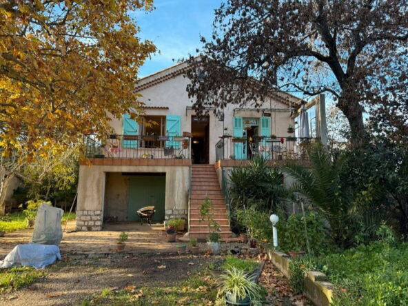 a vendre appartement a renover Aubagne haut de villa