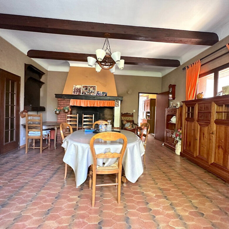 à vendre maison à rénover bouc bel air séjour