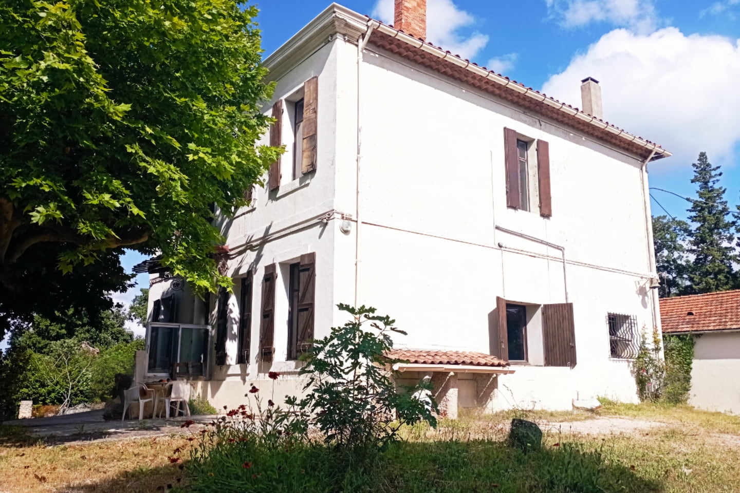 appartement à rénover av jardin bas de villa Aubagne