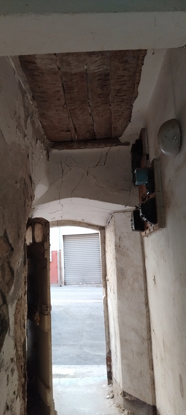 Immeuble à vendre CUERS porte entree