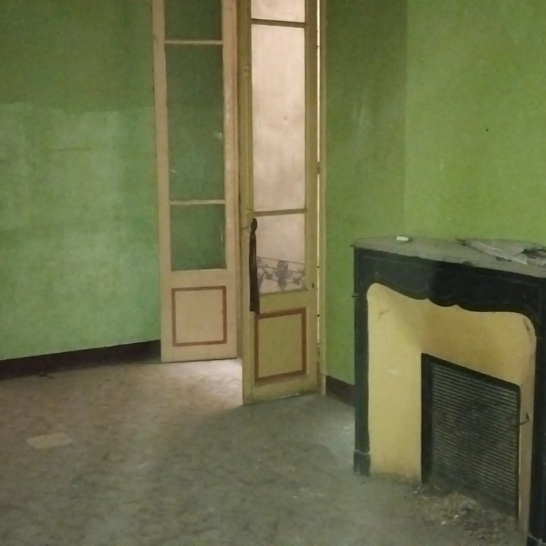 immeuble à vendre Cuers séjour à rénover