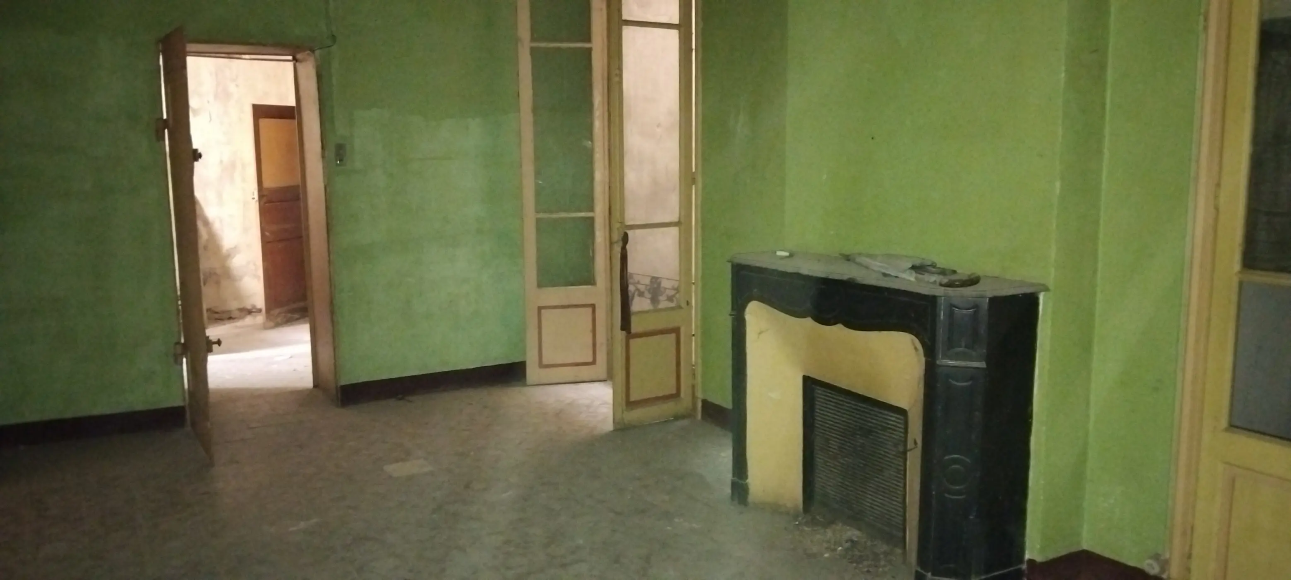 immeuble à vendre Cuers séjour à rénover