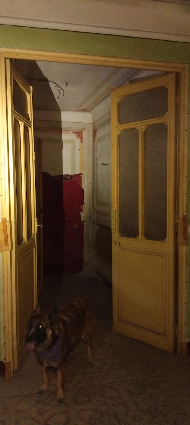 immeuble à vendre Cuers portes intérieures