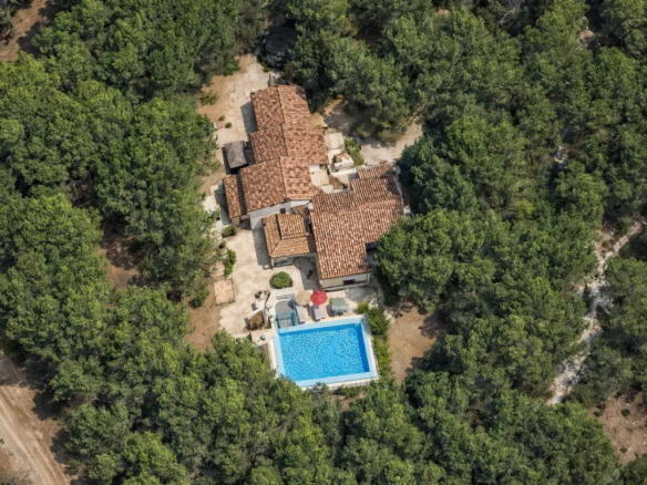 maison piscine à vendre Lambesc avec 3 appartements