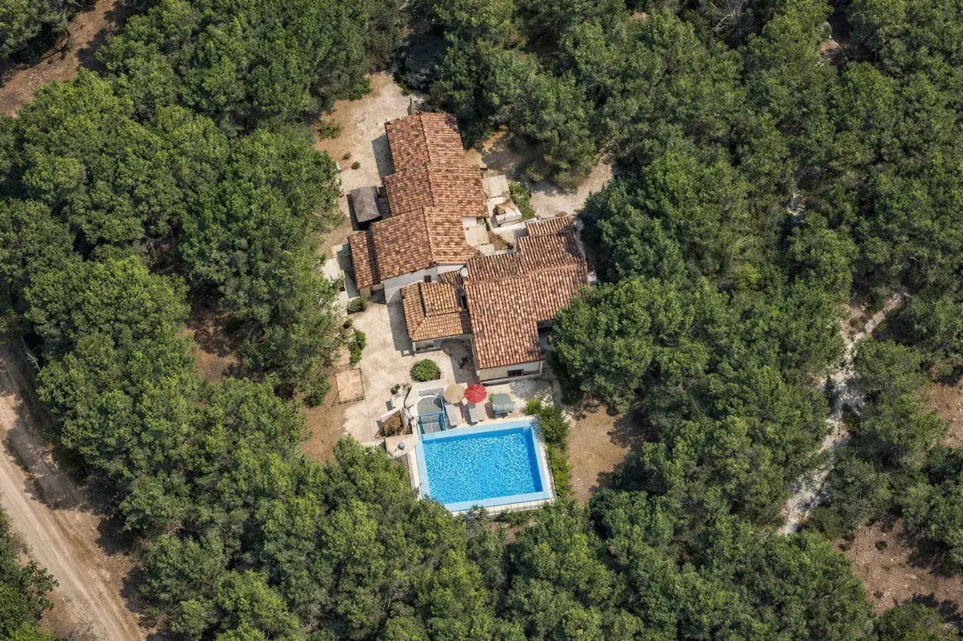 maison piscine à vendre Lambesc avec 3 appartements