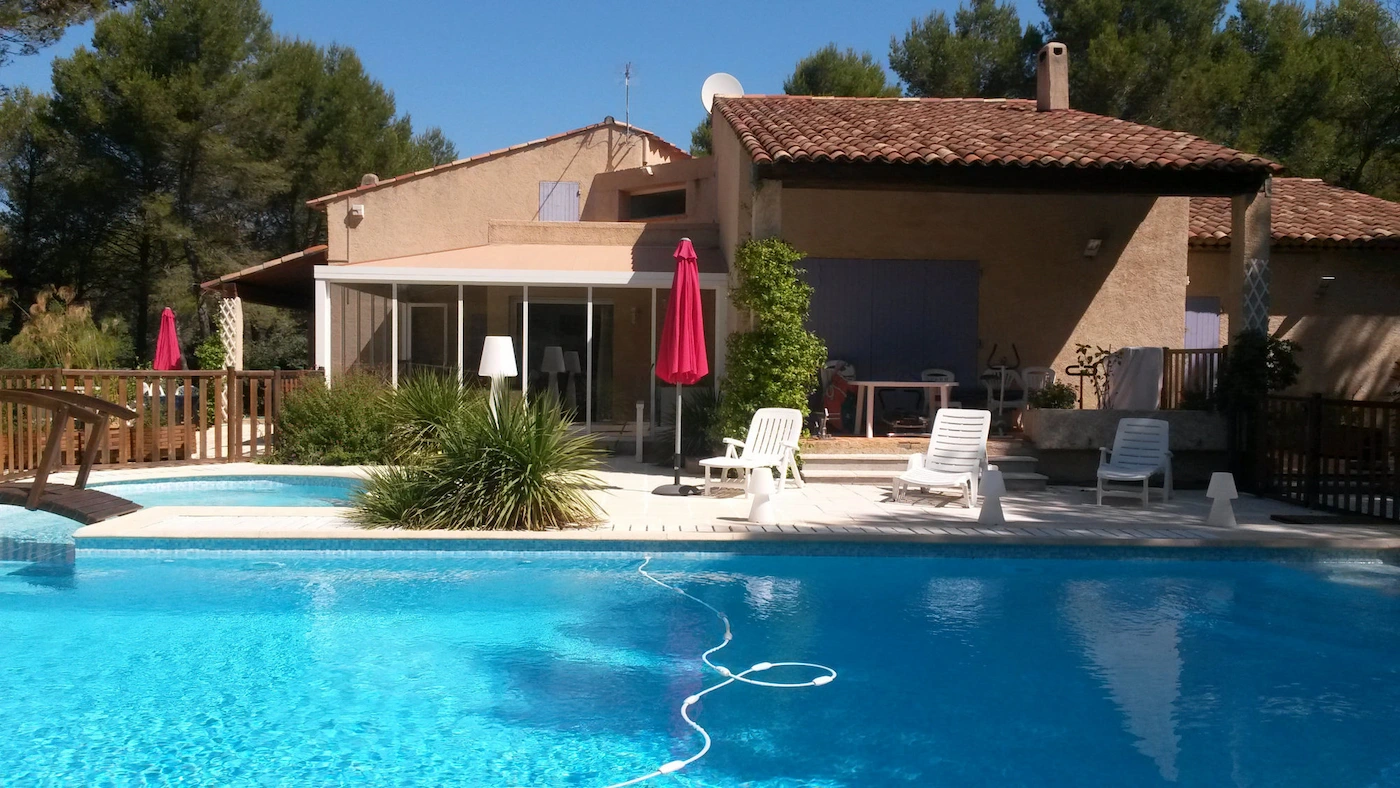 maison piscine à vendre Lambesc avec 3 appartements