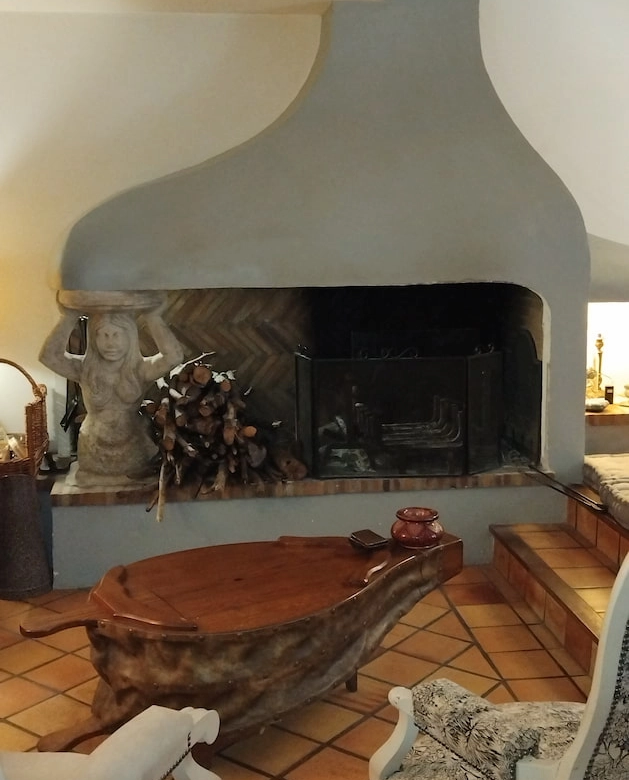 maison piscine à vendre Lambesc avec appartements cheminée