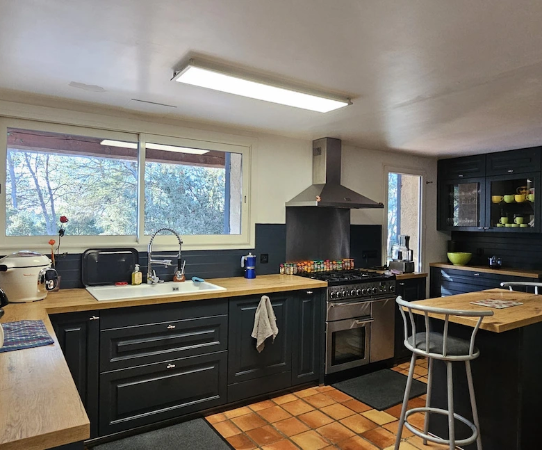 maison piscine à vendre Lambesc avec appartements cuisine