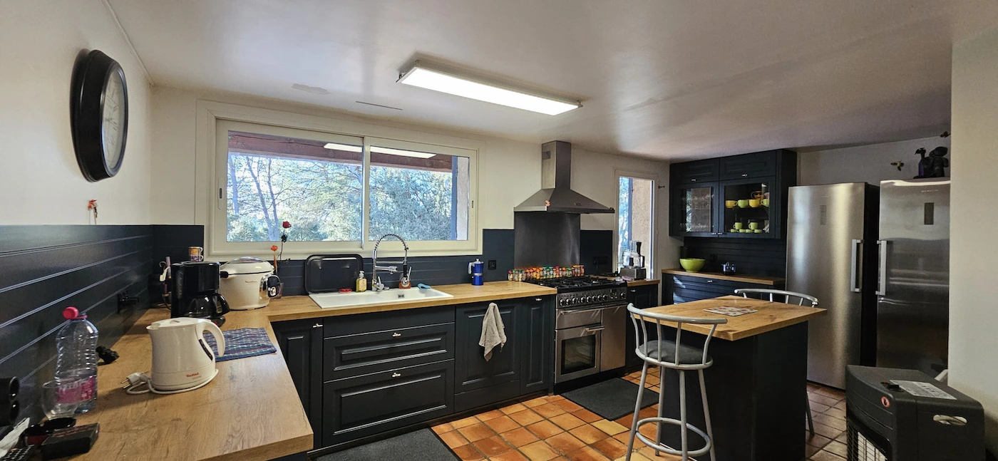 maison piscine à vendre Lambesc avec appartements cuisine