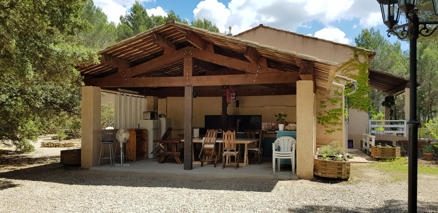 maison piscine à vendre Lambesc avec appartements cuisine été