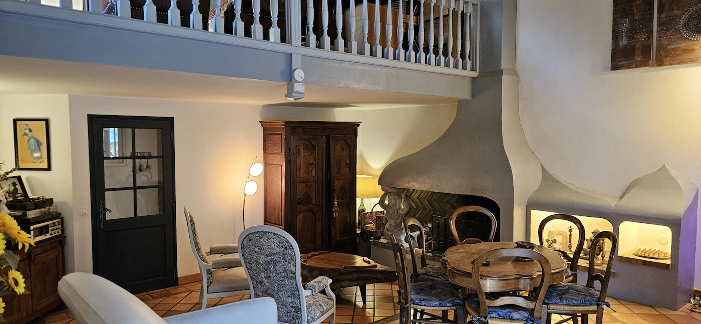 maison piscine à vendre Lambesc avec appartements sejour avec mezzanine