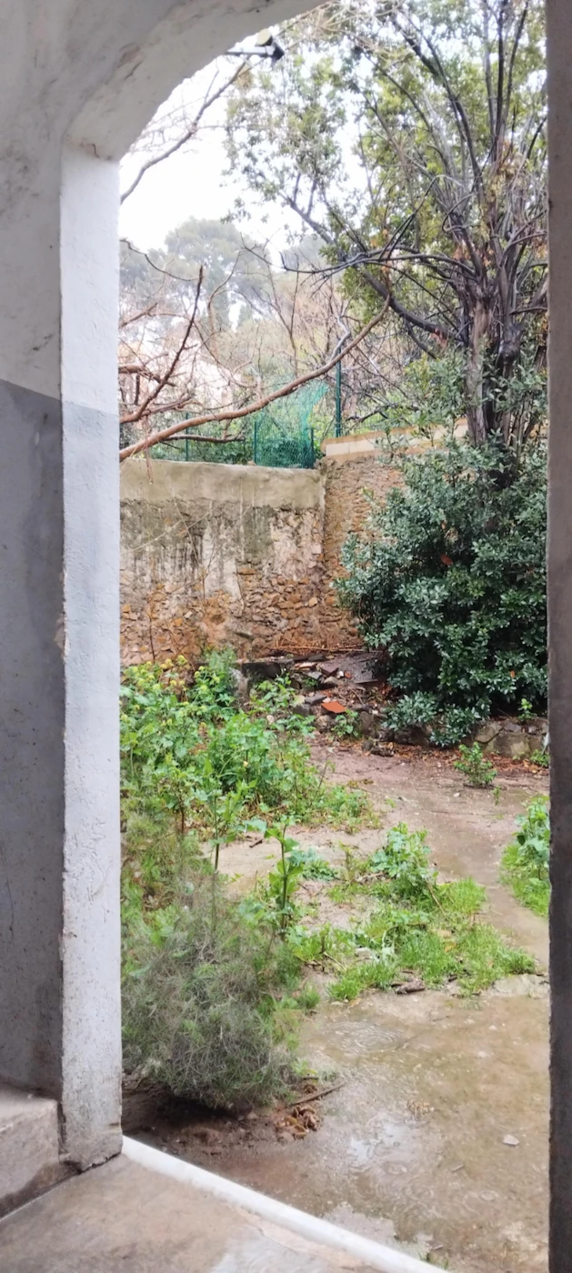 Immeuble à vendre CASSIS avec jardin calme arboré