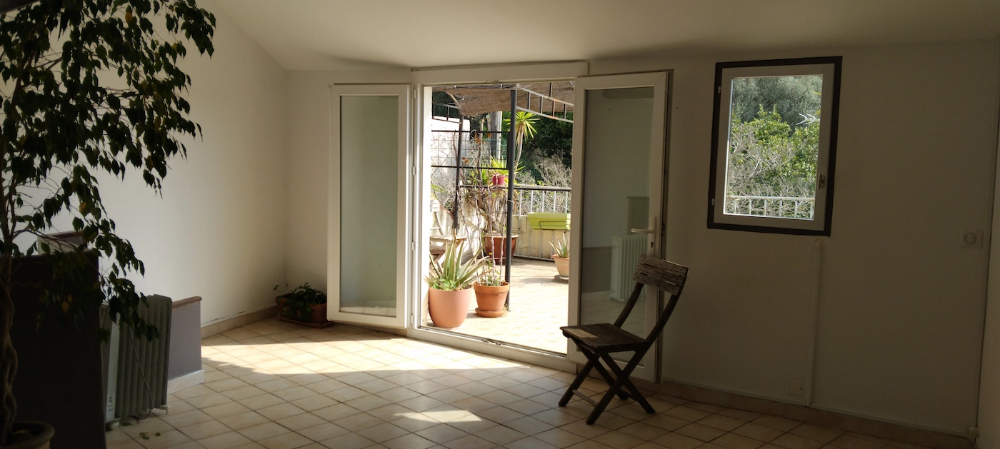 Immeuble à vendre CASSIS séjour dernier étage terrasse Sud