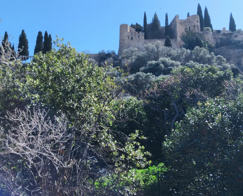 Immeuble à vendre CASSIS avec vue château de Cassis