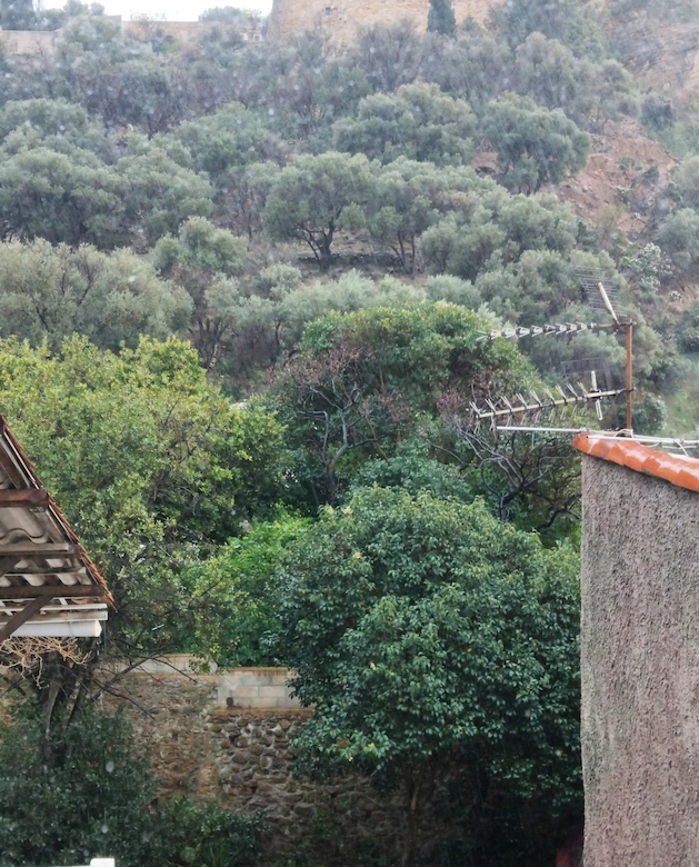 Immeuble à vendre CASSIS escalier extérieur vue château de Cassis