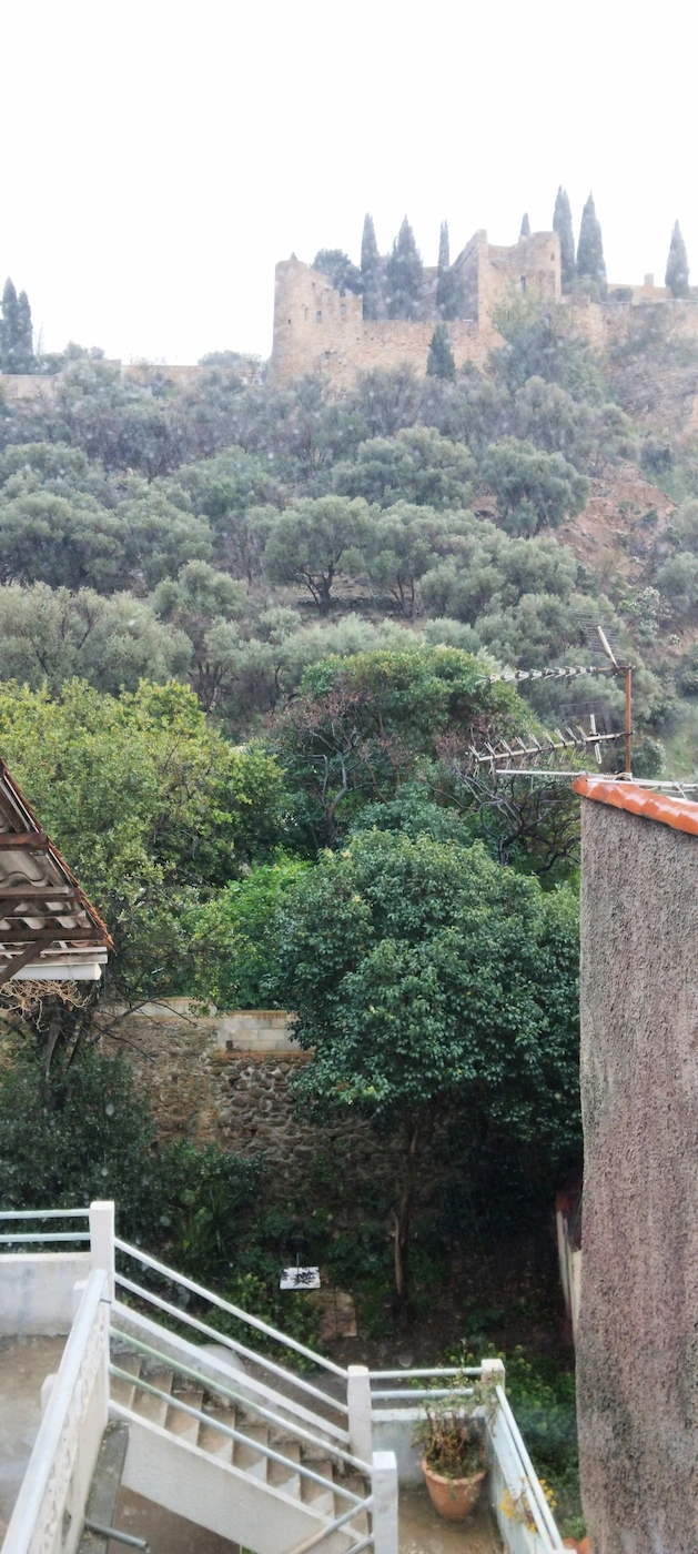 Immeuble à vendre CASSIS escalier extérieur vue château de Cassis