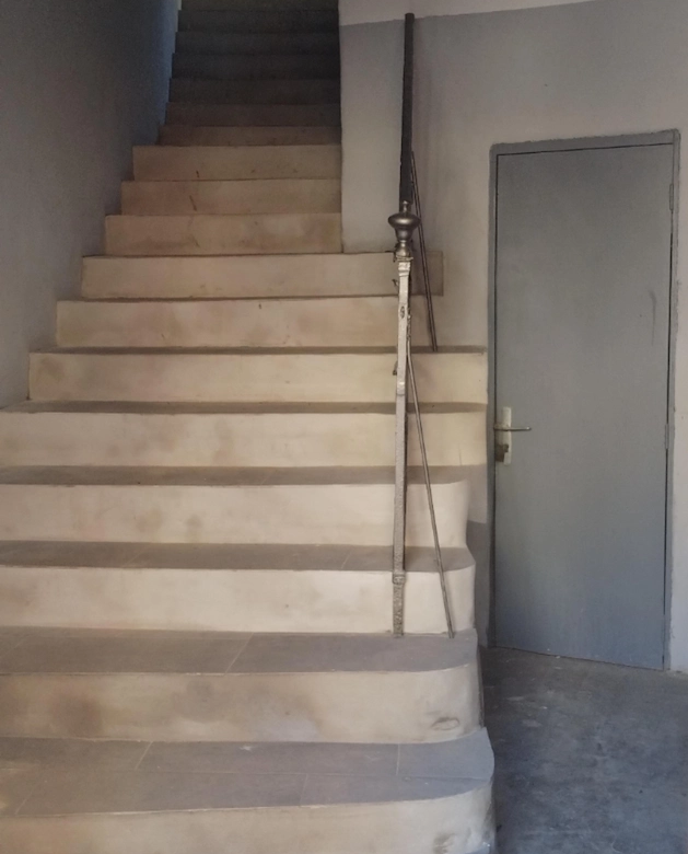 Immeuble à vendre CASSIS escalier intérieur