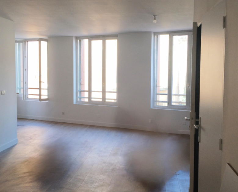 Immeuble à vendre CASSIS séjour T2 1e étage rénové