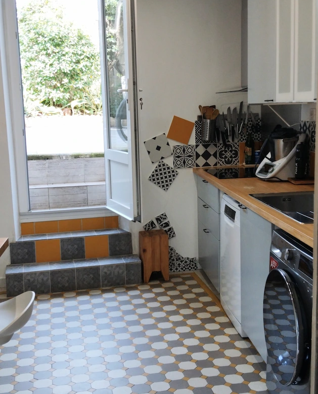 investissement locatif Septemes Les Vallons cuisine vers terrasse