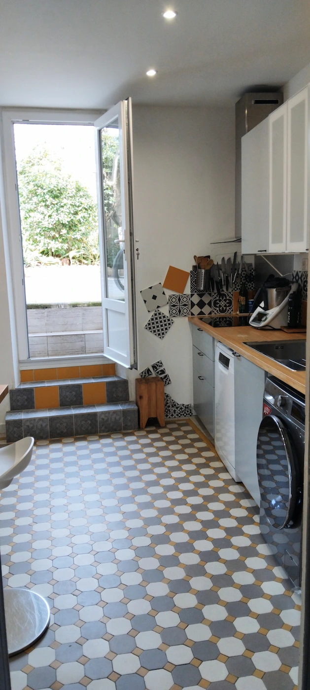 investissement locatif Septemes Les Vallons cuisine vers terrasse