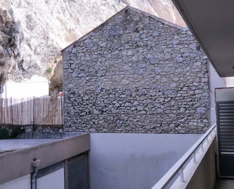 Appartement à rénover Marseille Vauban T3 balcon sur cour