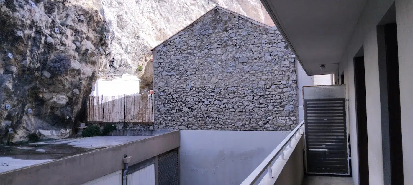 Appartement à rénover Marseille Vauban T3 balcon sur cour