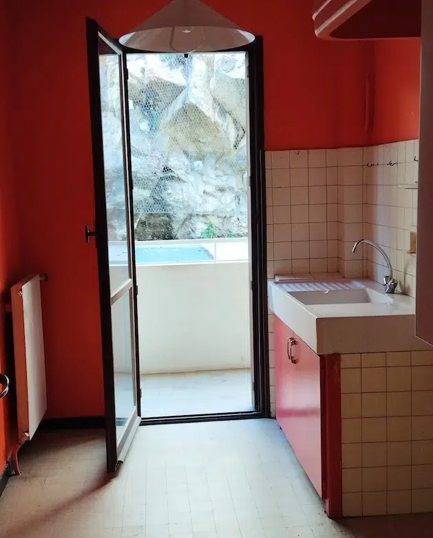 Appartement à rénover Marseille Vauban T3 cuisine avec balcon