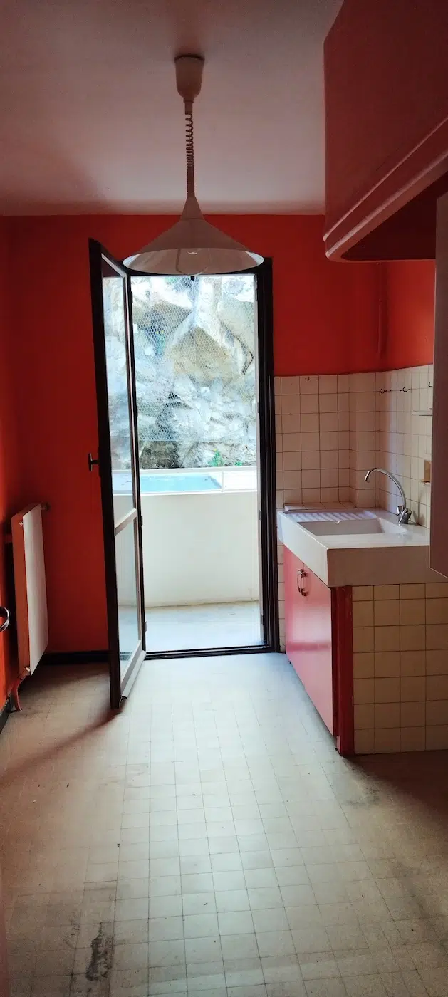Appartement à rénover Marseille Vauban T3 cuisine avec balcon