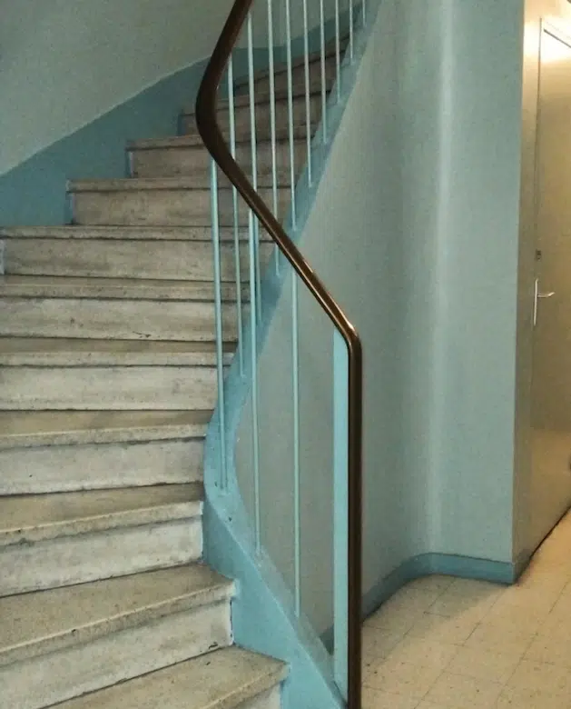 Appartement à rénover Marseille Vauban T3 escalier commun