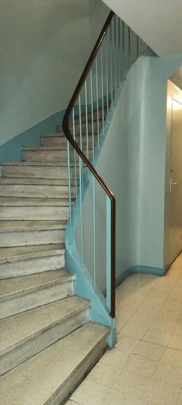 Appartement à rénover Marseille Vauban T3 escalier commun