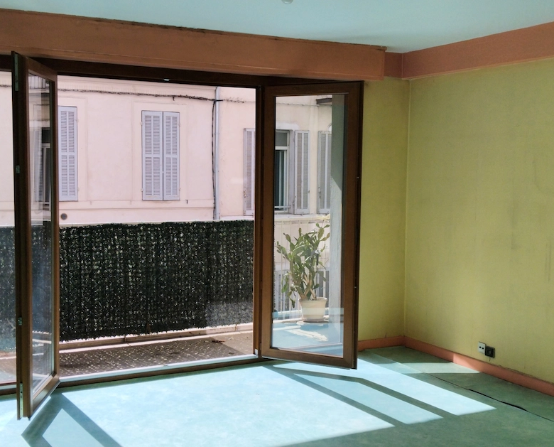 Appartement à rénover Marseille Vauban T3 séjour avec balcon ensoleillés