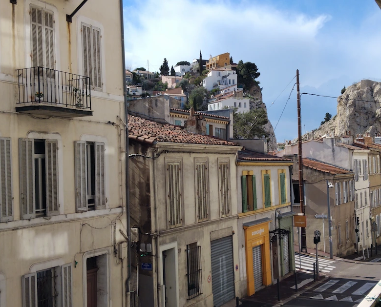 Appartement à rénover Marseille Vauban T3 vue depuis le balcon Sud